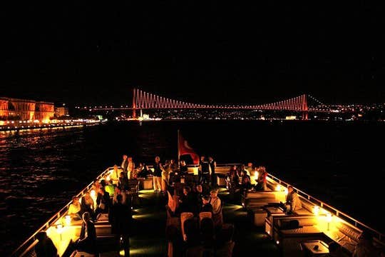 Due tour guidati a piedi e crociera con cena sul Bosforo a Istanbul