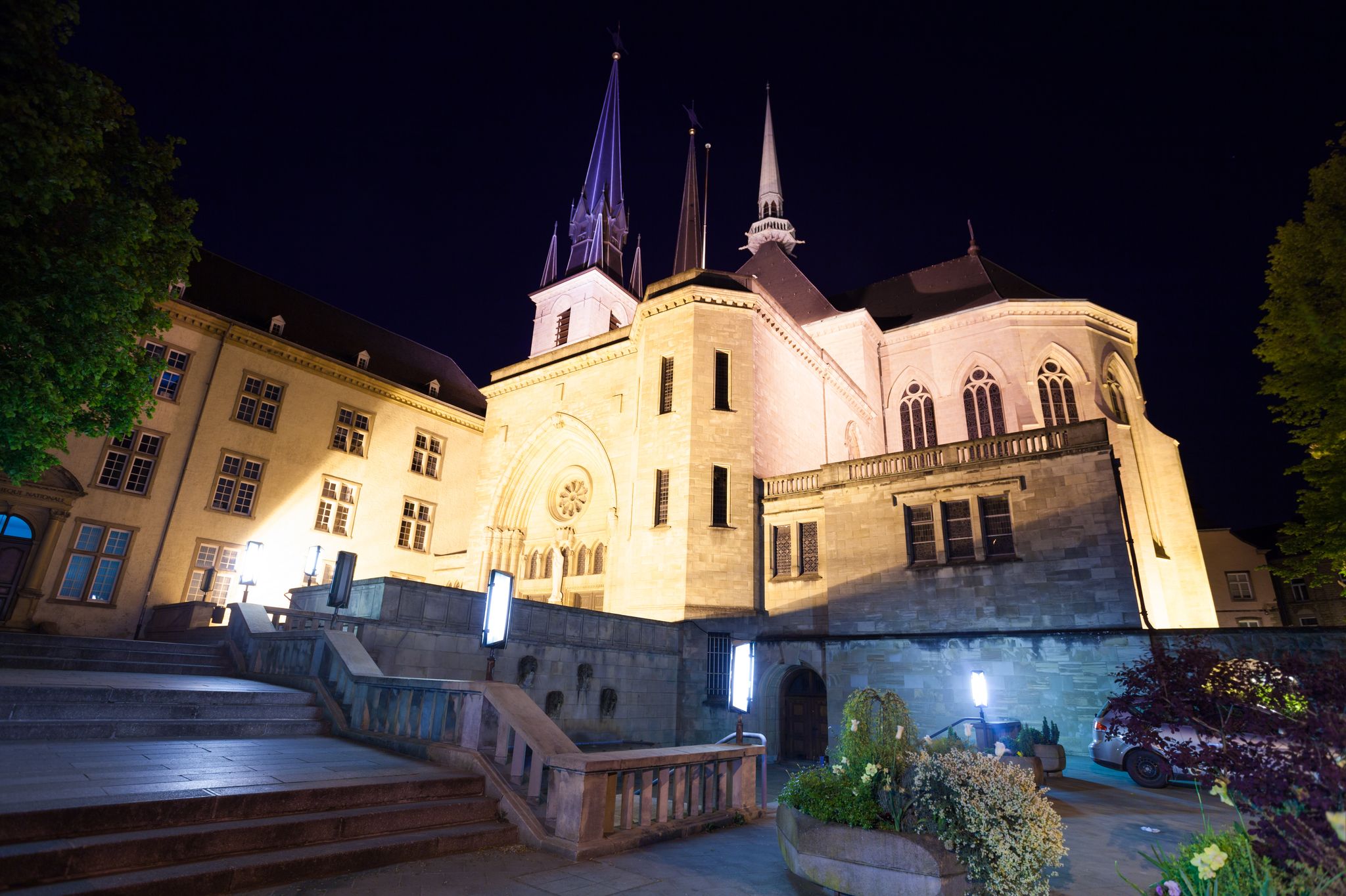 photo of night view of notre-dame cathedra.