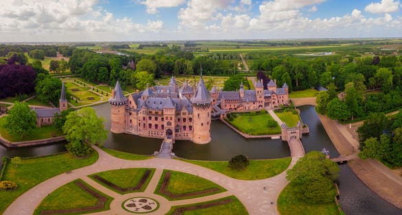 photo of view of Castle de Haar Utrecht, view of De Haar Castle in Dutch Kasteel de Haar is located in Utrecht, Netherlands/