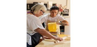 Pasta, Truffle and Wine: hands-on class in a medieval town