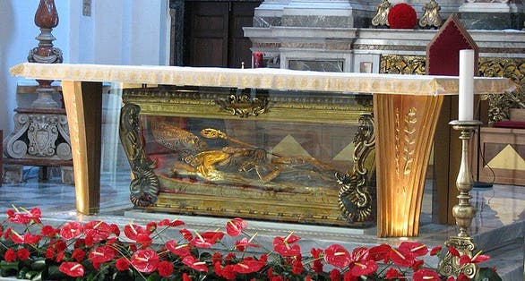 photo of view of Altare nella basilica di San Valentino a Terni., Italy.