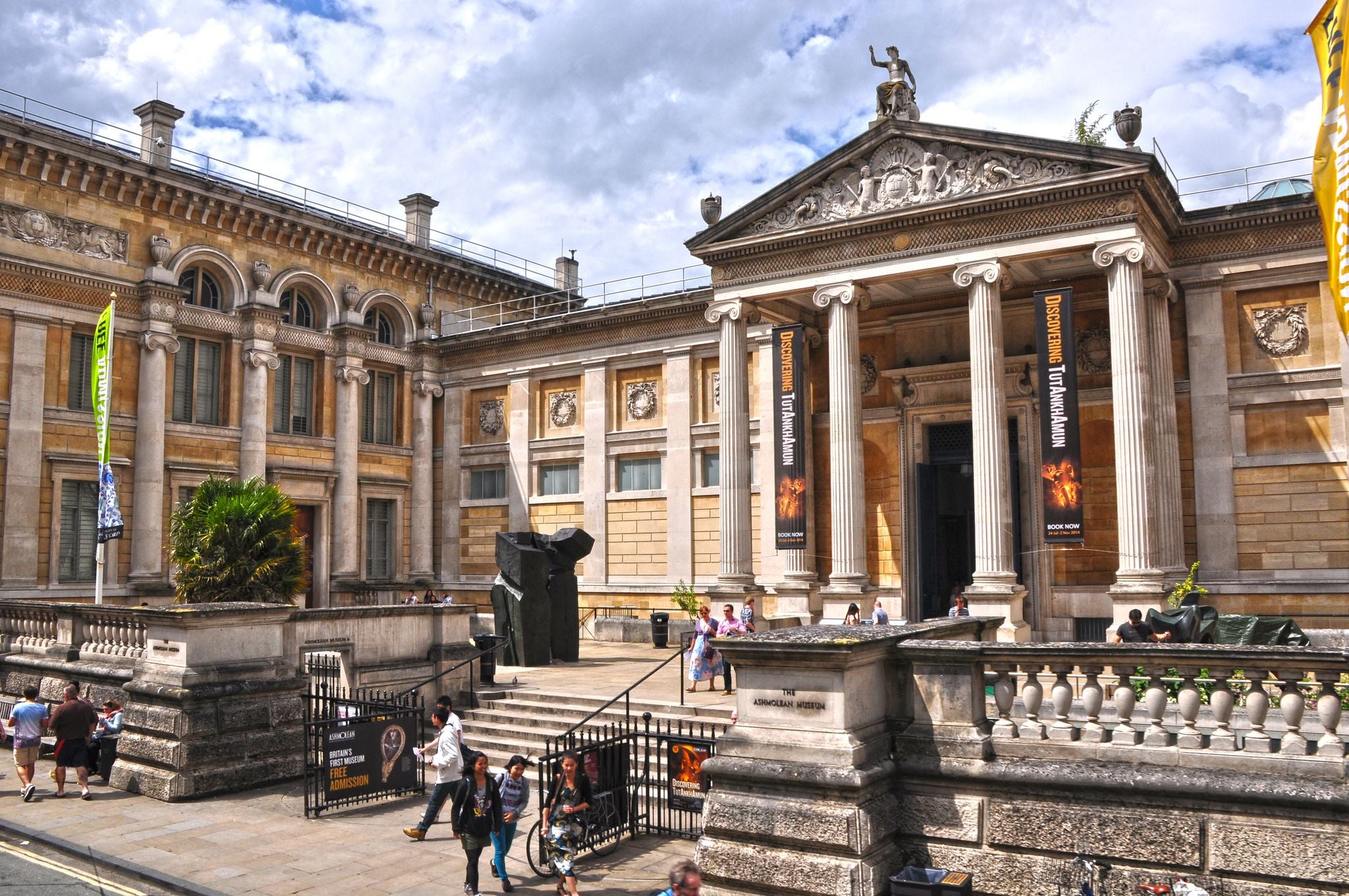 Ashmolean Museum in July 2014.jpg