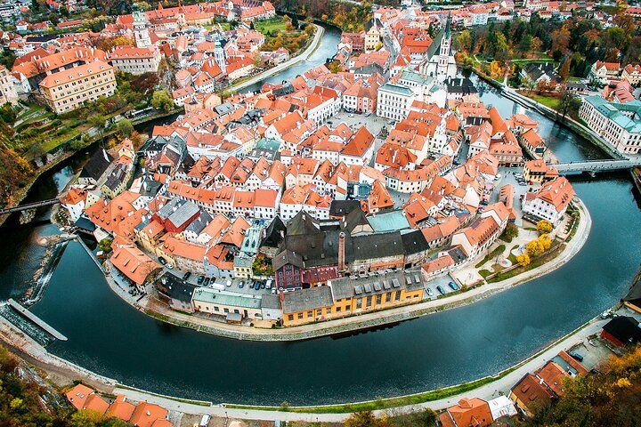 Private Transfer from Passau to Prague with 2 Hours Sightseeing of Local Driver