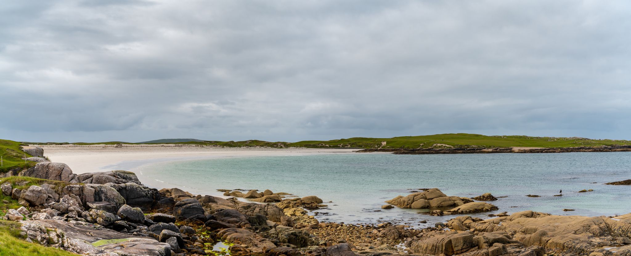 photo of view of panorama of Dog's Bay in County Galway in western Ireland with its beautiful white sand beach and shallow turquoise waters, Galway, Irland.
