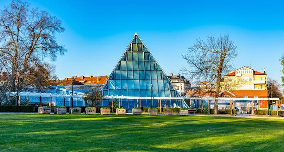 photo of a park and a tropical restaurant in Linkoping in Sweden.