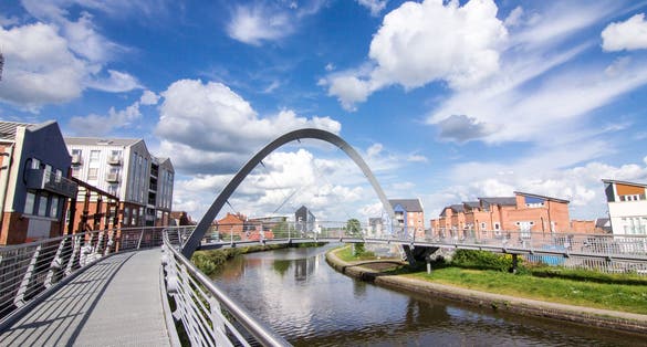 photo of Coventry Canal Bridge in England.