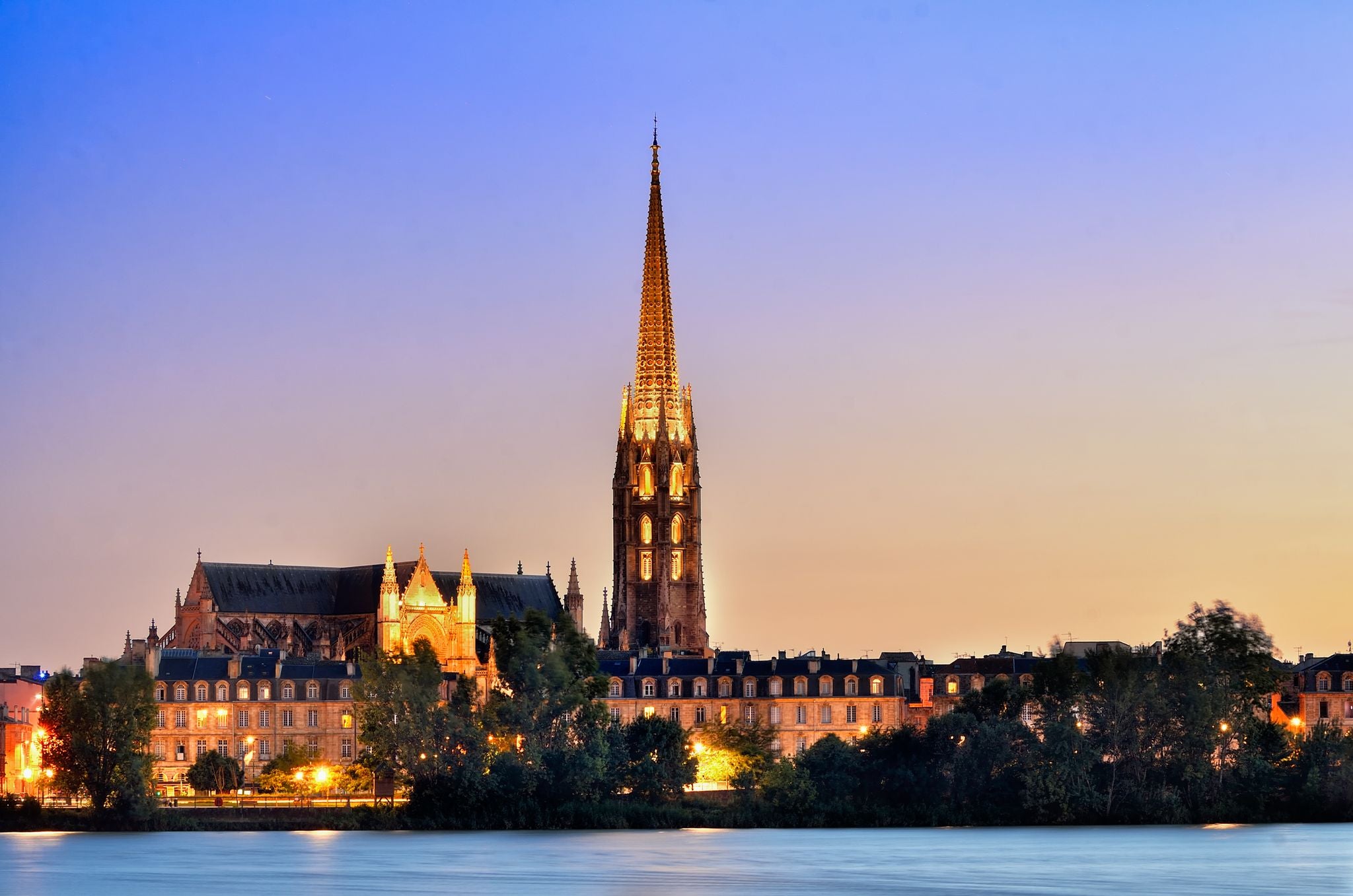 View of the Quai des Salinières with the basilica in the background.
