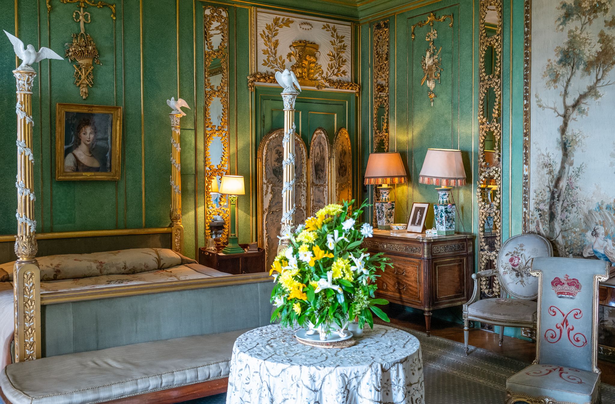A sumptuous bedroom of the Dunrobin castle