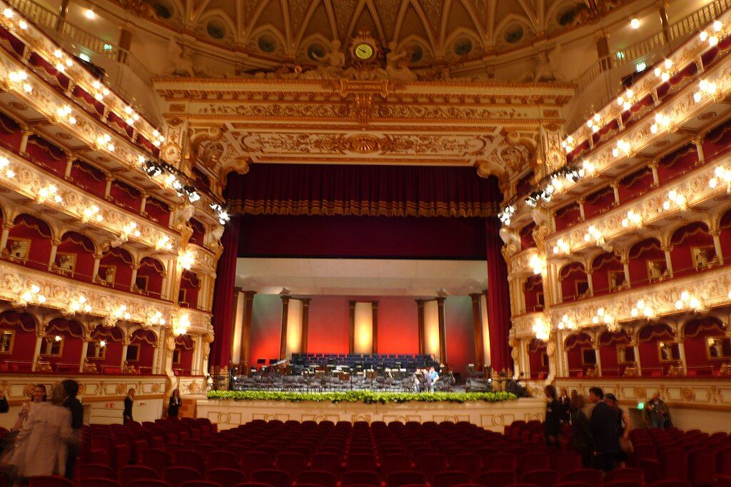 photo of Teatro Petruzzelli .