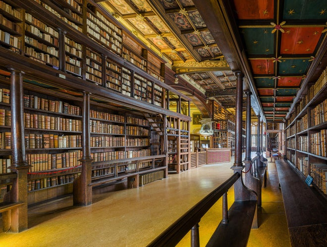 Duke Humfrey-s Library Interior.jpg