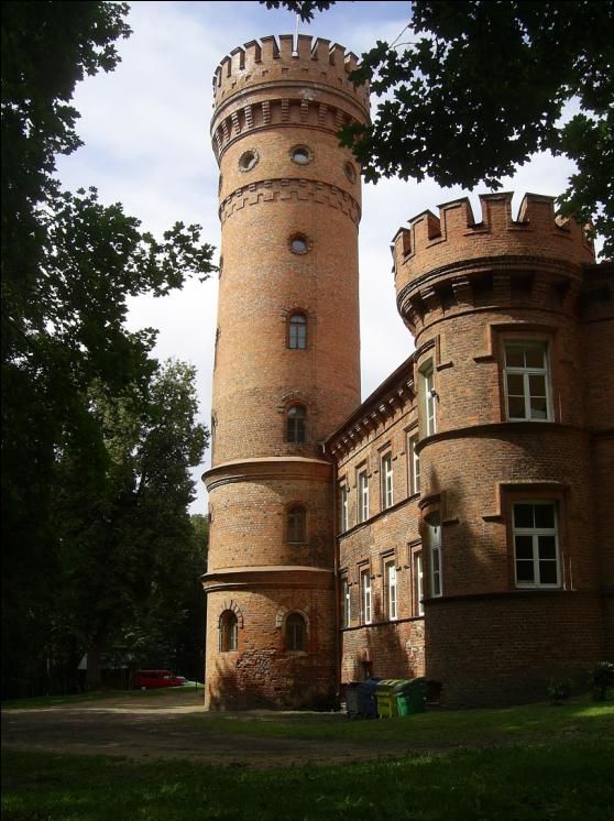 The Tower of Raudonė Castle.
