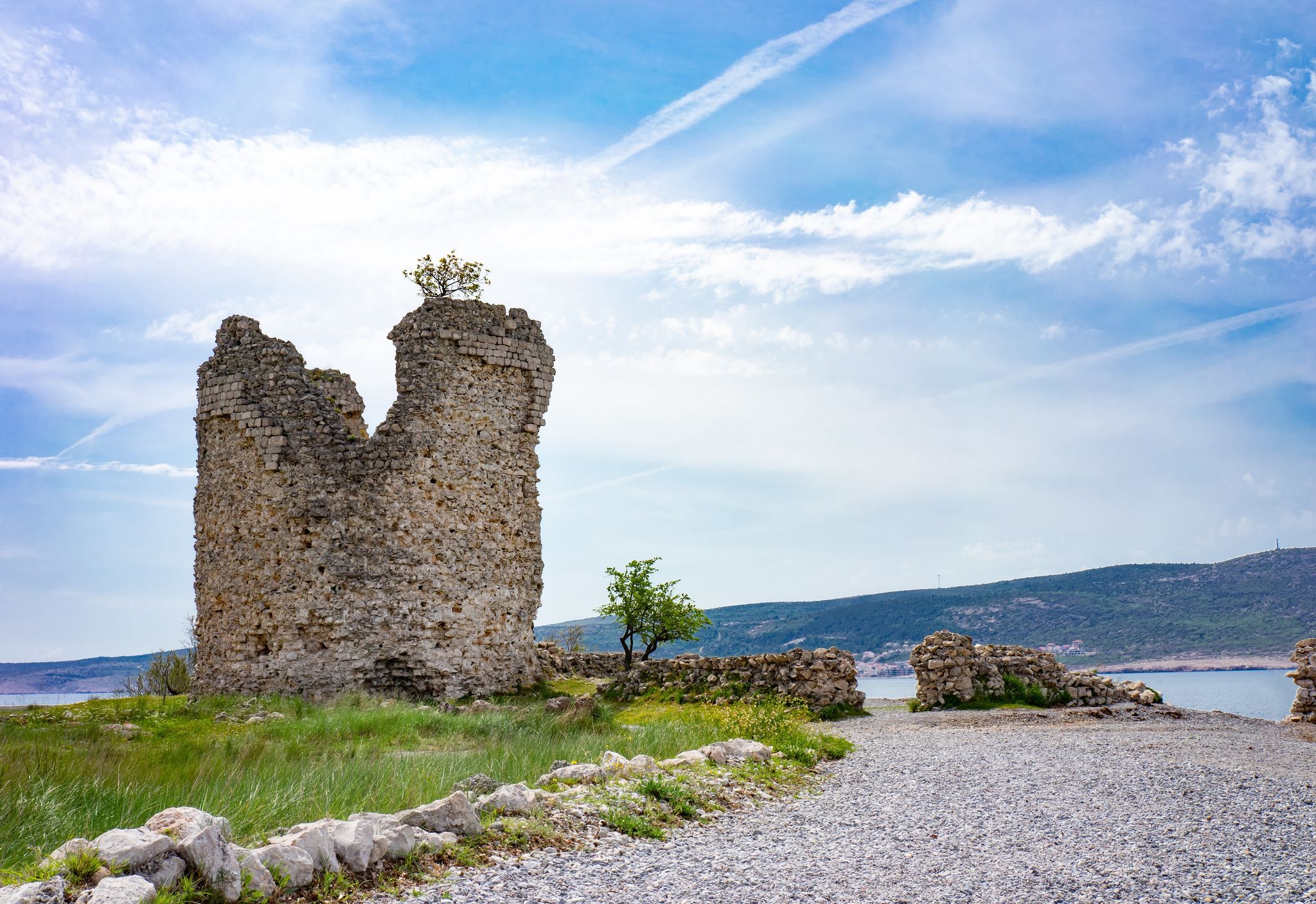 Photo of Večka kula tower and the blue coast, Croatia.