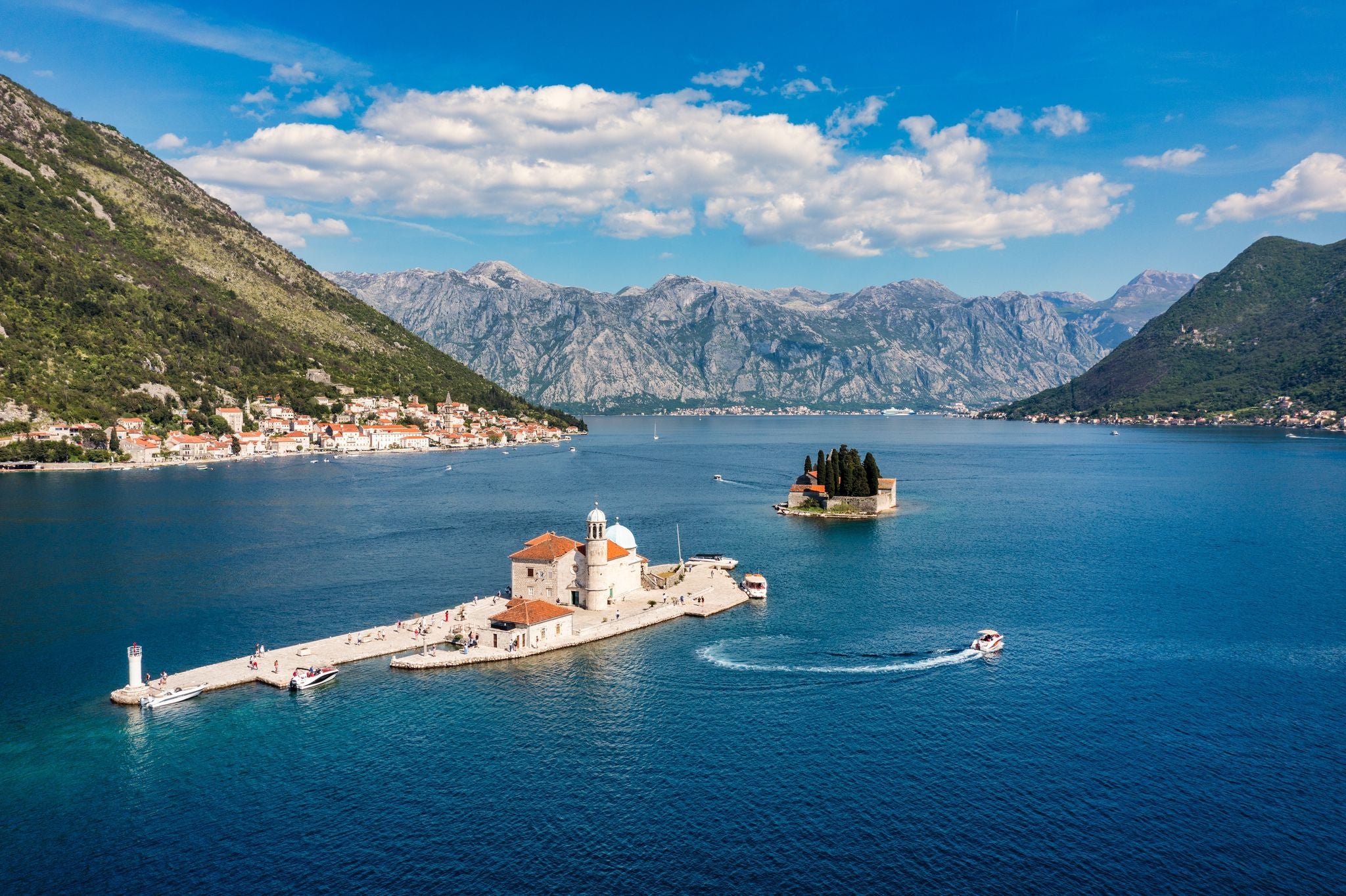 shutterstock_2456674107 (1).jpg