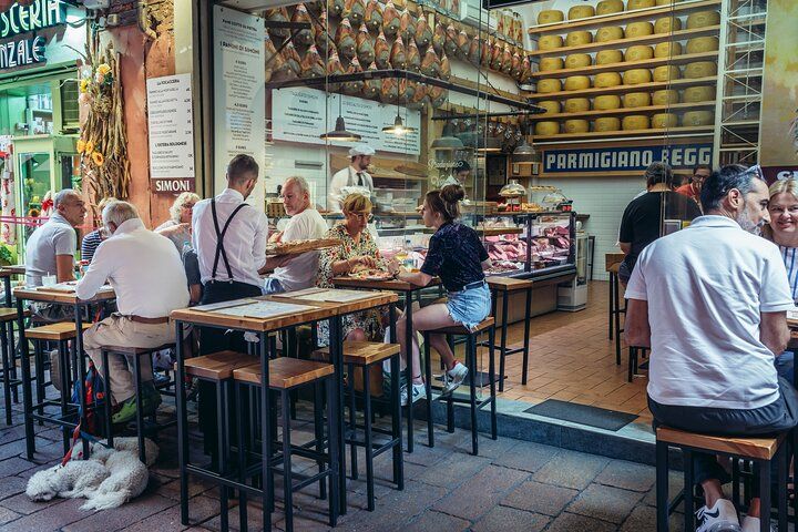 Bologna: Full meal Food Tour with Local Delights by Do Eat Better