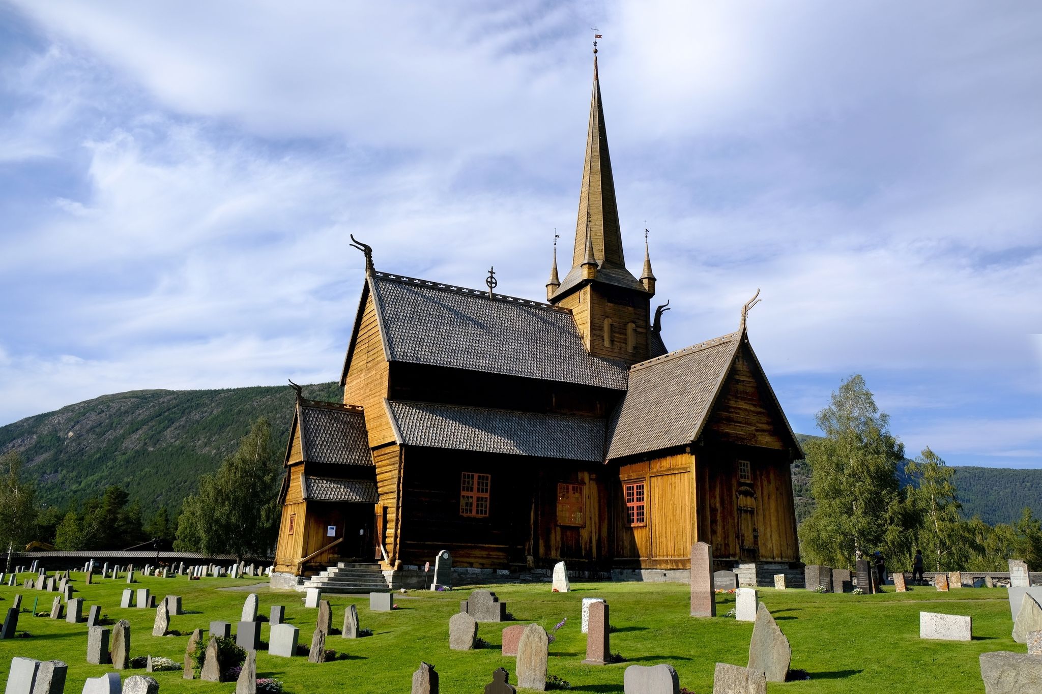 Stave church in Lom (Lom stave church) - a stave (post) church, located in the Norwegian city of Lom. It was created in the middle of the 12th century. Norway