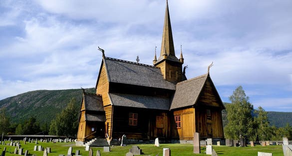Stave church in Lom (Lom stave church) - a stave (post) church, located in the Norwegian city of Lom. It was created in the middle of the 12th century. Norway