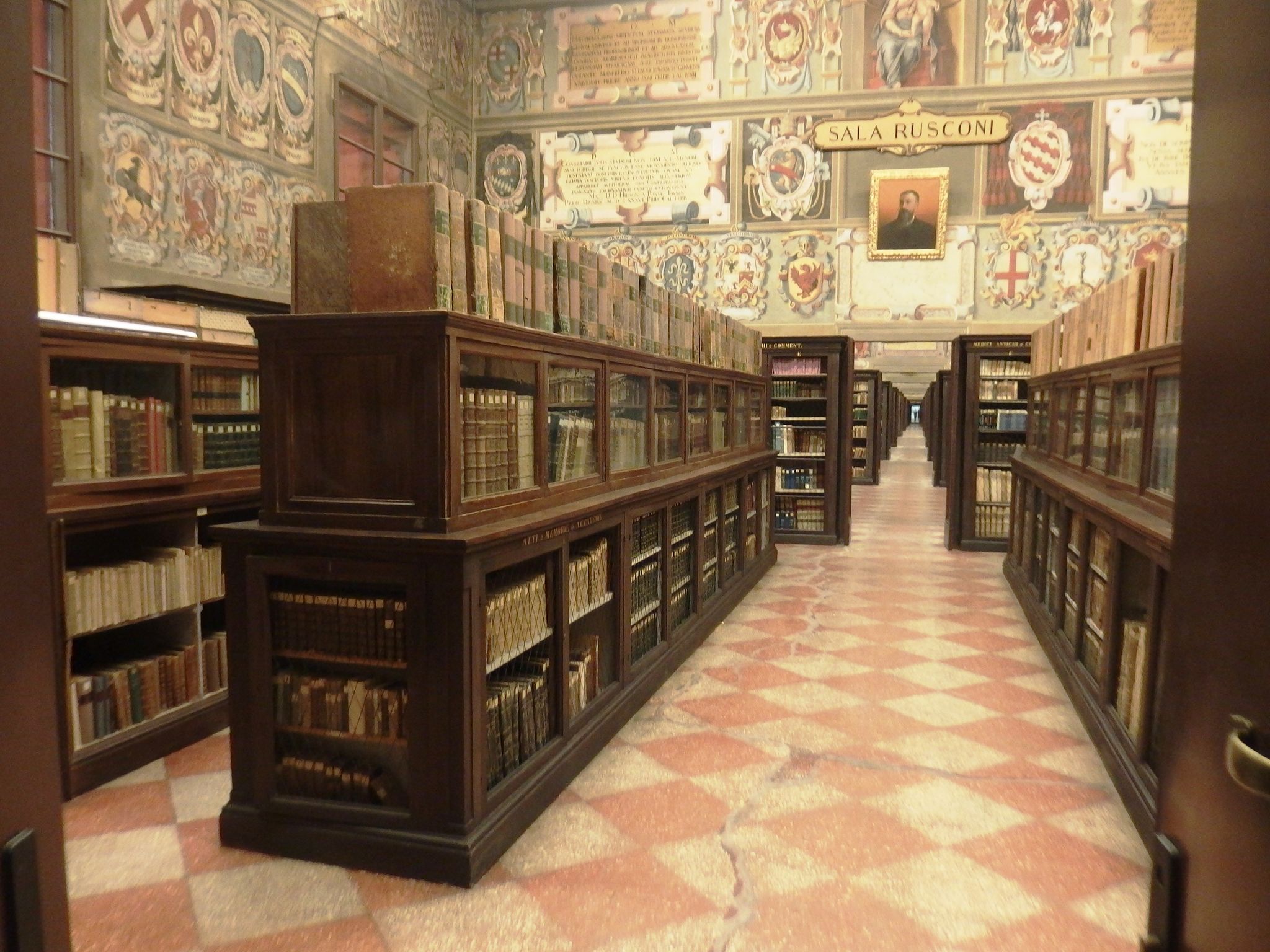 photo of Biblioteca comunale dell'Archiginnasio .