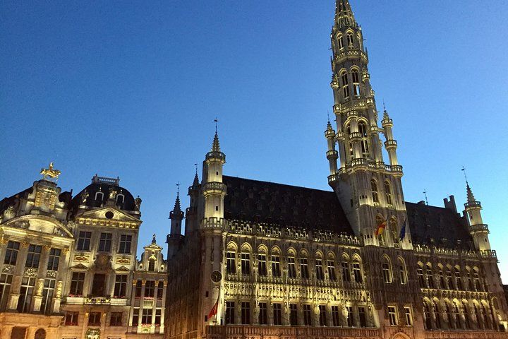 Brussels: Historical Walking Tour with Chocolate & Waffle Tasting