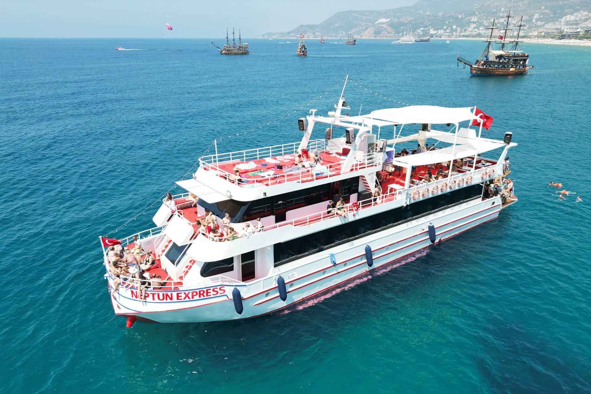 From Alanya: Boat Tour with Unlimited Soft Drinks and Lunch