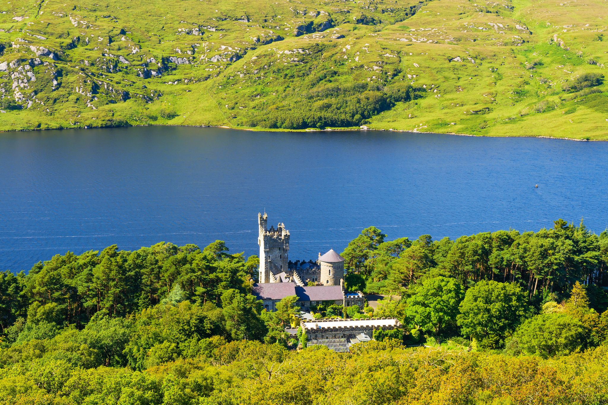 photo of Glenveagh Castle, Donegal (Ireland) .