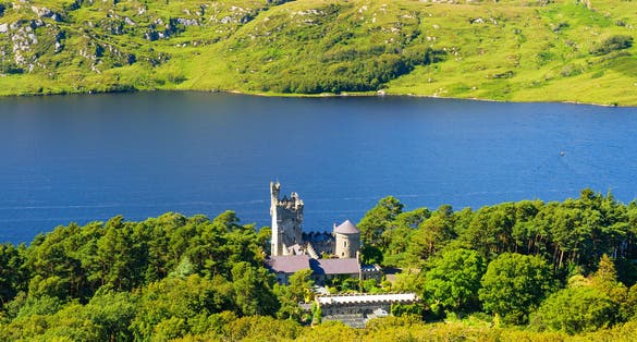 photo of Glenveagh Castle, Donegal (Ireland) .