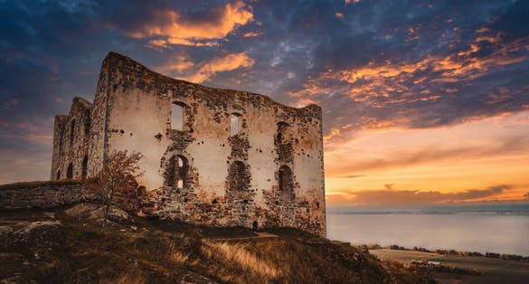 photo of Brahehus after sunset in Gränna parish in Jönköping municipality, Sweden.