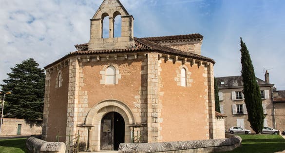photo of Baptistery of St. John (Baptistere Saint-Jean), which is a Roman Catholic church in Poitiers, France.