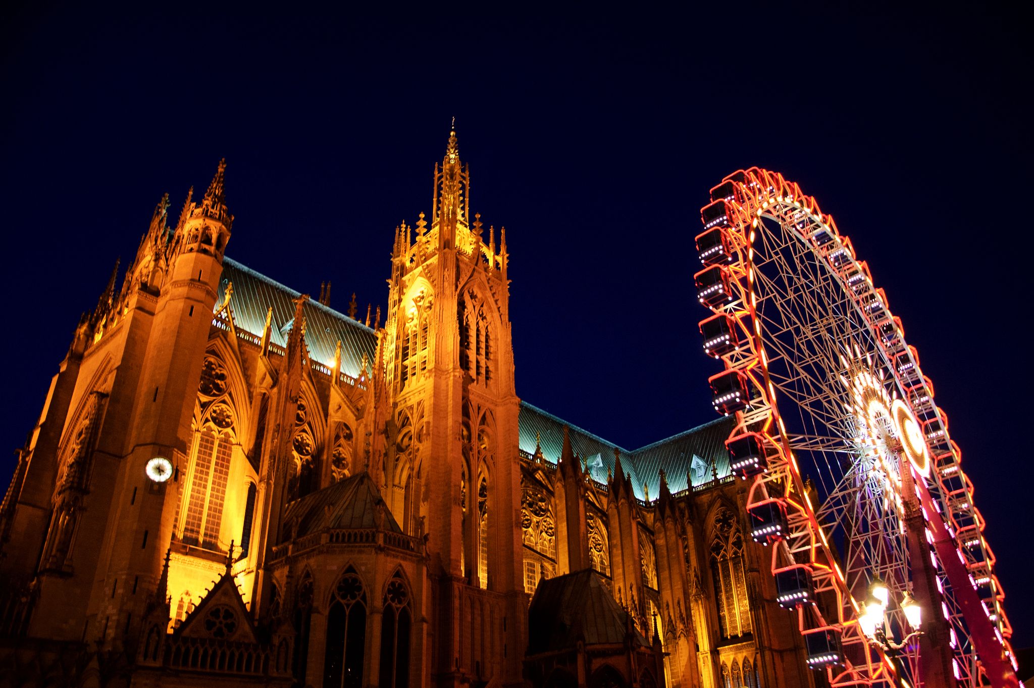 Christmas Ferris wheel in front of the cathedral of Metz. Metz (France).