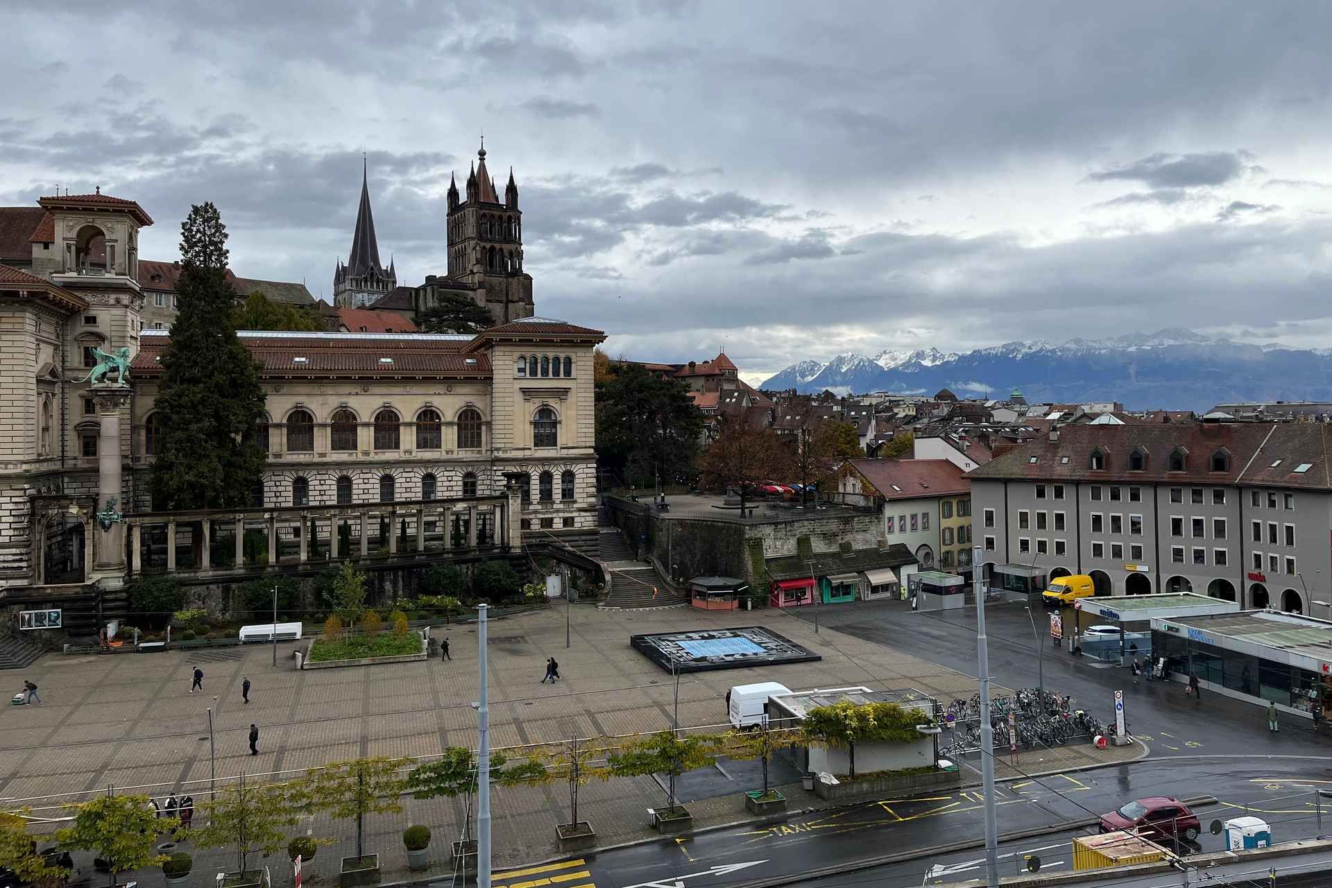 Discover Lausanne’s higlights & gems with a local guide (EN)