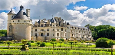Day Tour to Chenonceau and Chambord Castles 