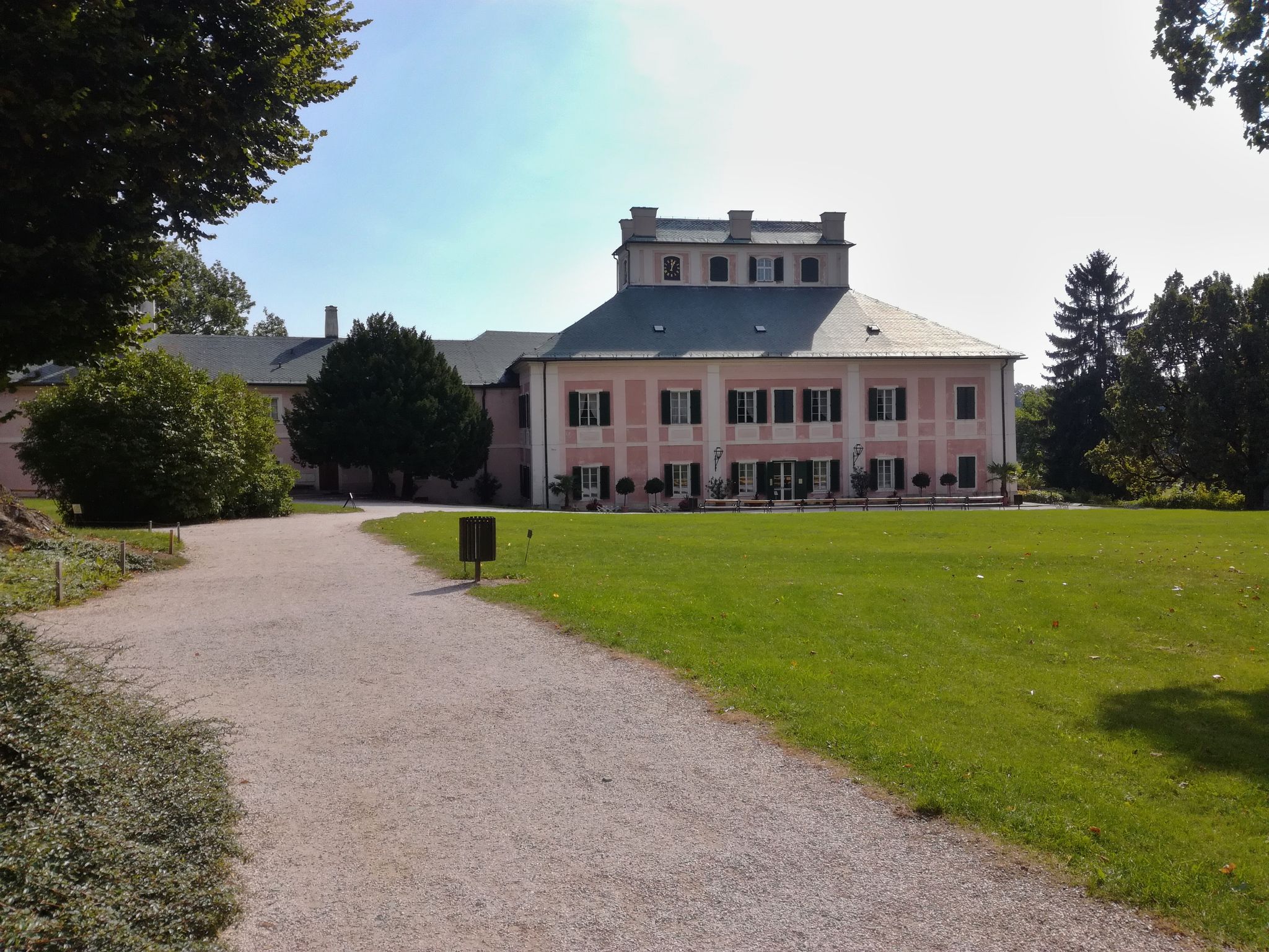 Photo of the state castle Ratibořice in the Czech Republic.