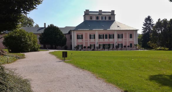 Photo of the state castle Ratibořice in the Czech Republic.