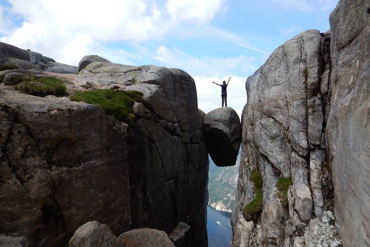 Guided hike to Kjerag and Kjeragbolten