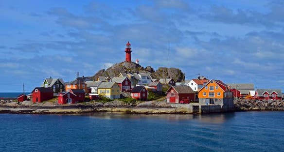 Ona Lighthouse, Norway Travel Guide | Guide to Europe