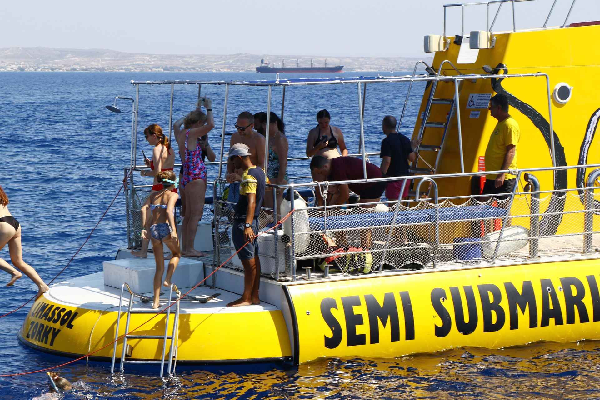 Larnaca: Yellow Submarine Swim Cruise with Unlimited Drinks