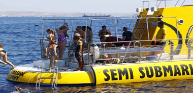 Larnaca: Yellow Submarine Swim Cruise with Unlimited Drinks