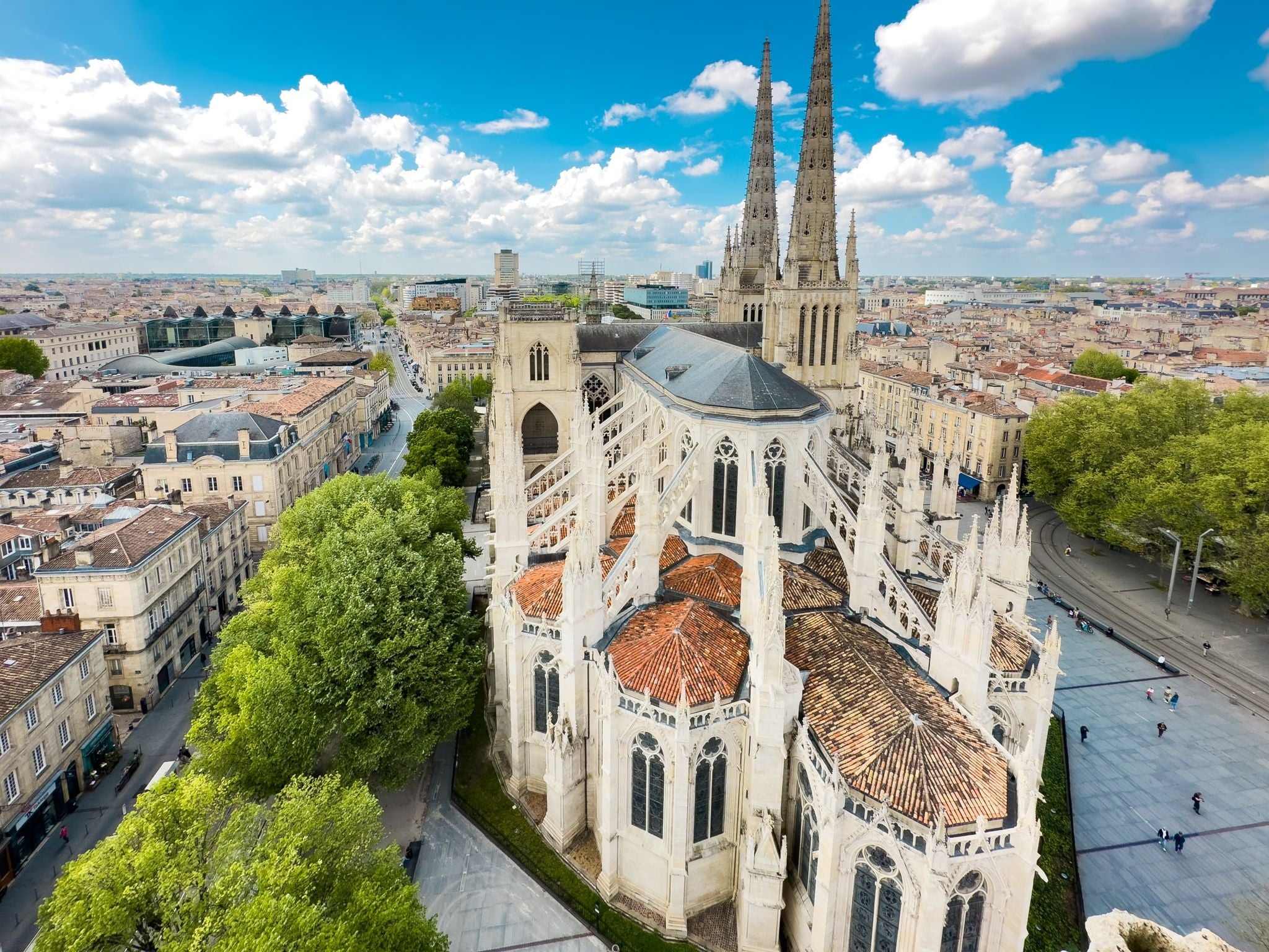 Visiting Bordeaux in August: Weather, Events & Things To Do