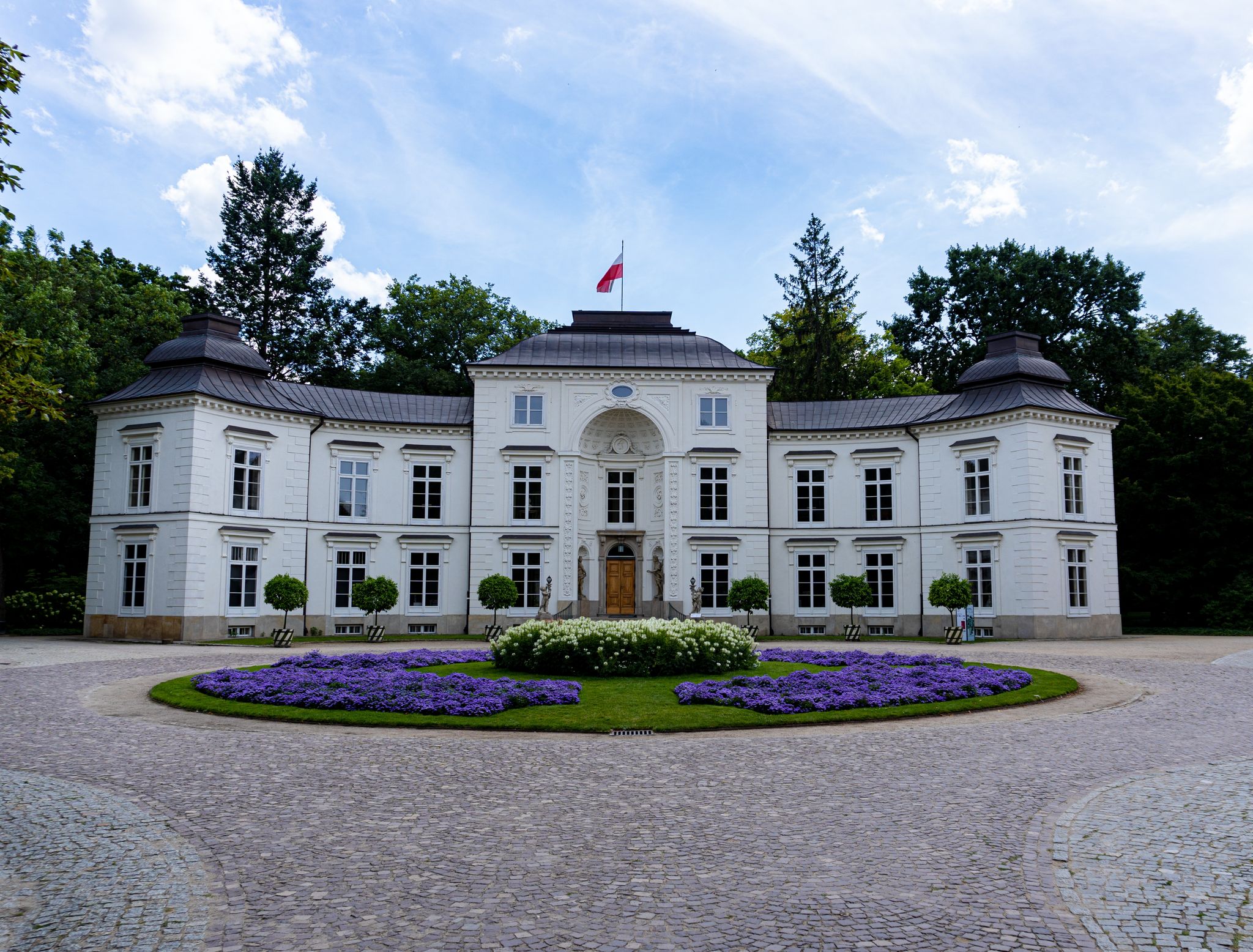 Photo of beautiful Building in a beautiful garden of Łazienki-Park, Warsaw, Poland.