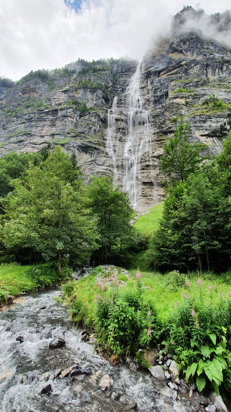 Mürrenbachfall, Lauterbrunnen, Interlaken-Oberhasli administrative district, Oberland administrative region, Bern, Switzerland