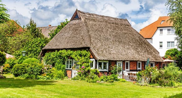 photo of view of Historic thatched house in the center of Zingst, Mecklenburg-Vorpommern, Germany.