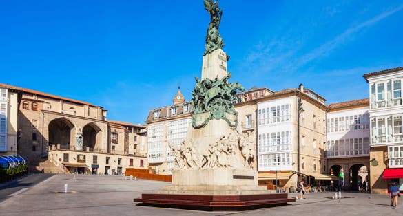 Photo of Monument to the Battle or La batalla de Vitoria and the Church of San Miguel at the Virgen Blanca Square