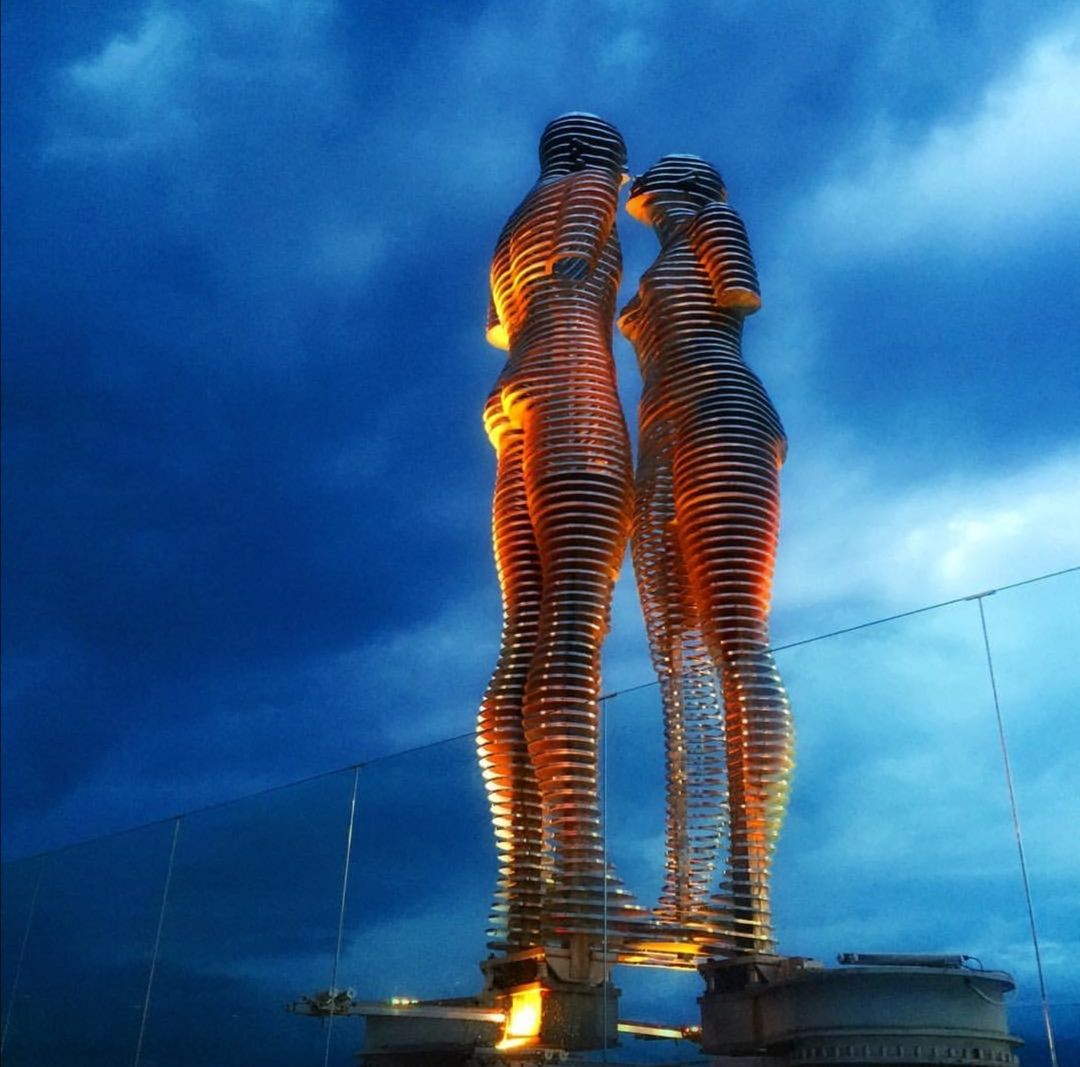 Ali & Nino Statue, Old Town, Batumi, Autonomous Republic of Adjara, Georgia