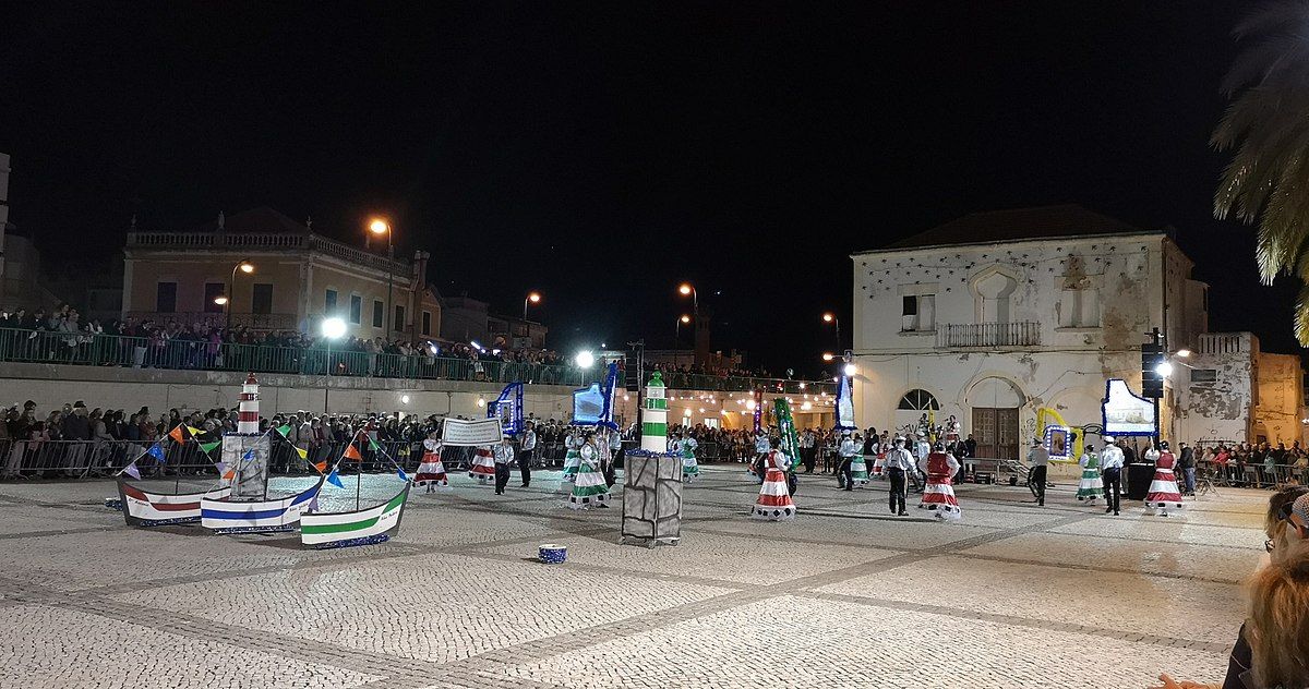 1200px-Portimão_Marchas_Populares_(42695122521).jpg