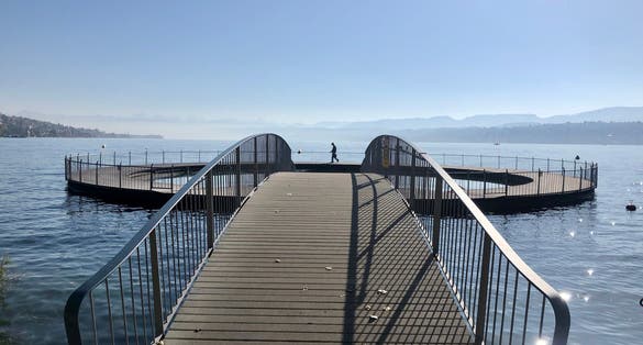 photo of Zürichhorn on a glorious autumn afternoon in Zurich, Switzerland.