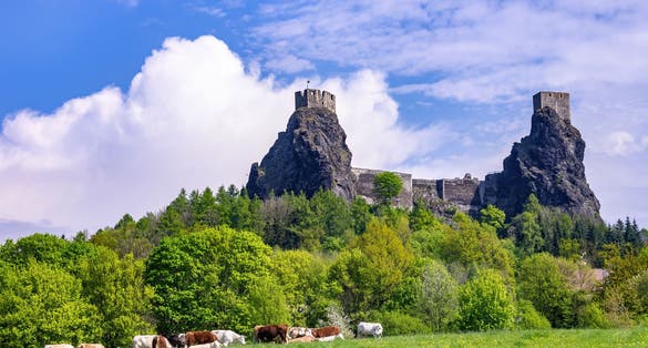 Photo of Trosky Castle in its scenic rural environment in Rovensko pod Troskami, Czech Republic.