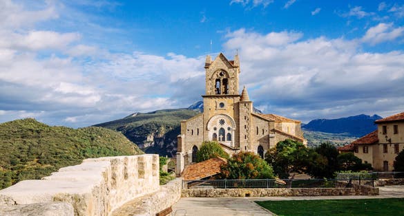 photo   of view of San Vicente church and wall in Frias, in the region of "Las Merindades" in Burgos province, Spain