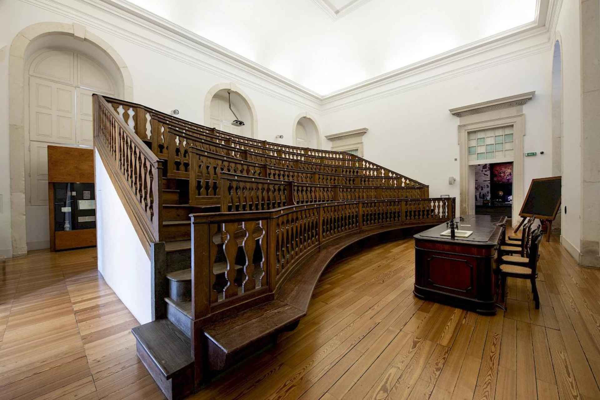 Coimbra University: Private walking tour with tickets