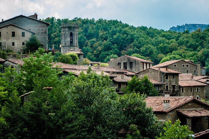 Medieval Three Villages Small Group Day Trip from Barcelona