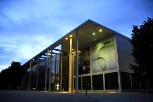 photo of Pinakothek der Moderne am Abend (Foto 2006) .