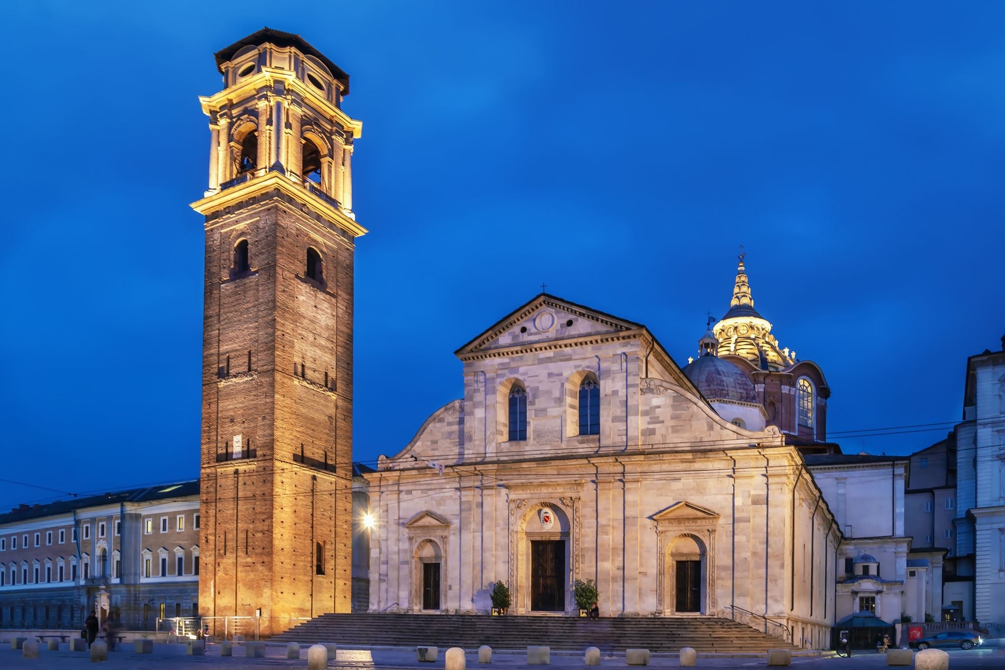 Turin Cathedral in evening, Turin, Italy.jpg